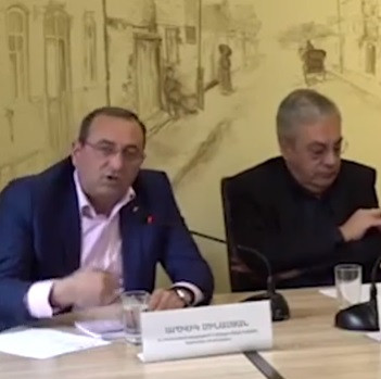 Մեր ՏԻՄ-երը շարունակում են վախենալ կենտրոնական իշխանությունից. Արծվիկ Մինասյան