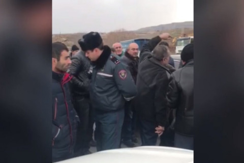Տեռորիստ ենք, թող գան, գյուլեն. Հյուսիս-հարավի աշխատողները ճանապարհ են փակել