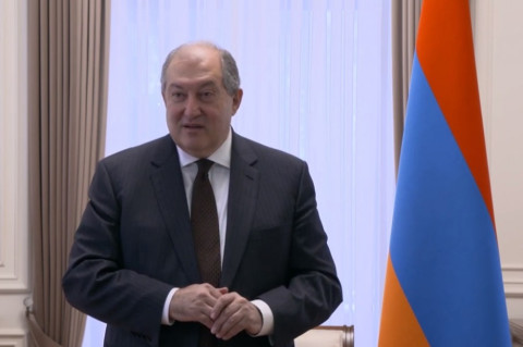 Արմեն Սարգսյանը պետական պարգևներ է հանձնում մի խումբ գործիչների