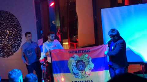 «Արսենալ» - «Ղարաբաղ» խաղում Արցախի դրոշով դաշտ ներխուժած երկրպագուն՝ իր համարձակ քայլի մասին
