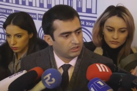 Սահմանին կուտակված աջ ղեկով մեքենաները կներմուծվեն Հայաստան. Հակոբ Արշակյան