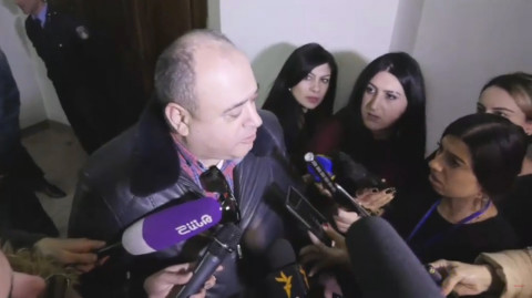 Մանվել Գրիգորյանի համար գիշերը Շտապօգնություն էին կանչել. պաշտպան
