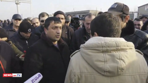 Հանկարծ չասեք դատավորը չագուճը կորցրել էր. Մանվել Գրիգորյանի կալանավորումը պահանջող ցուցարար