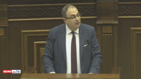 «Իմ քայլ»-ի պատգամավորի ձոնը՝ Արարատ Միրզոյանին. բոլորը ծափահարեցին