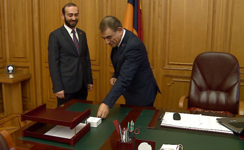 Արա Բաբլոյանը Արարատ Միրզոյանին ներկայացրել է իր աշխատասենյակը