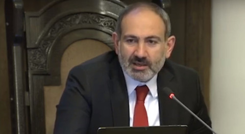 Կառավարության նիստում Փաշինյանը հիշեց «տնական շորերով ու չստիկներով» տաքսու վարորդներին