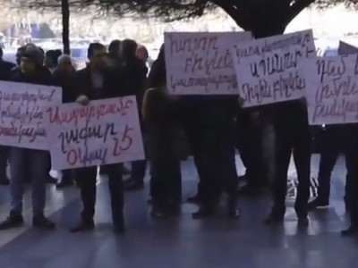 «Ոչ գազավորված ըմպելիքների թանկացմանը». Ակցիա կառավարության դիմաց