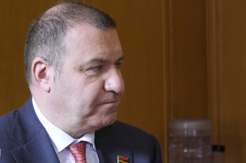 «Կարող ա ես էլ ուզում եմ՝ 17 բանկի փոխարեն 4–ը լինի». Մելքումյանը՝ աղմկահարույց նախագծի մասին
