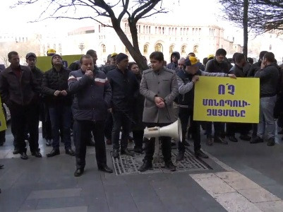 Ոչ գազավորված ըմպելիքների թանկացմանը. Ակցիա կառավարության դիմաց