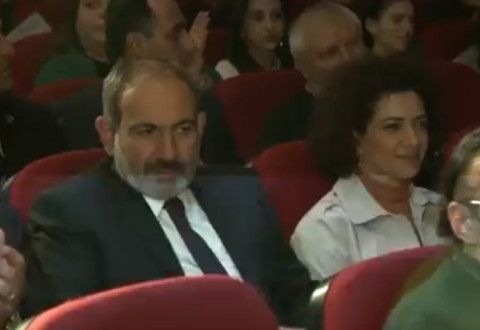 Փաշինյանը և Աննա Հակոբյանը՝ Համազգային պետական թատրոնում