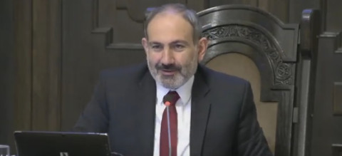 Խելոք ենք էլի, հո զոռով չի․ Փաշինյանը հեգնեց