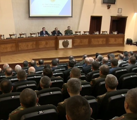 Փաշինյանը հանդիպել է ԶՈՒ ղեկավար կազմի հետ