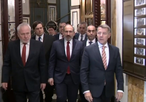 Փաշինյանը մեկնաբանում է Ալիևի հետ երեքուկես ժամ տևած հանդիպումը