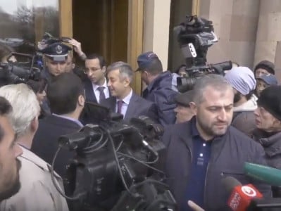 Բողոքի ակցիա կառավարության դիմաց. Պահանջում են Նազենի Ղարիբյանի հրաժարականը