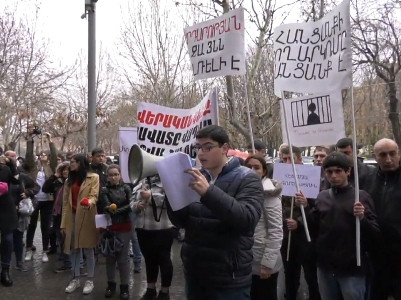 ՀՅԴ-ի բողոքի ակցիան՝ դատախազության դիմաց. Պահանջում են բացահայտել Հրաչ Մուրադյանի սպանությունը