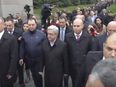 Սերժ Սարգսյանն Ապրիլի 2-ի տարելիցին այցելեց Եռաբլուր