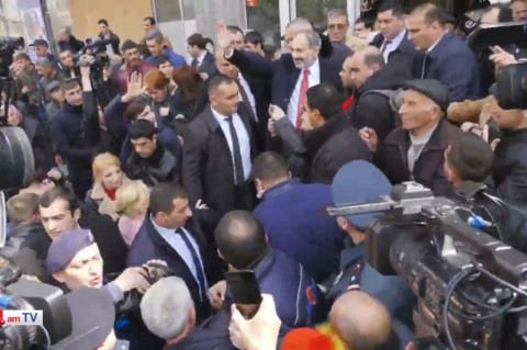 Մի քիչ շուտ–շուտըմ արի, էս վիճակը, որ չեղնի. գյումրեցիները՝ Փաշինյանին