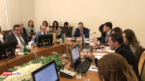 Ինչի՞ պիտի նախարարին զանգեմ. վիճաբանություն պատգամավորների միջեւ