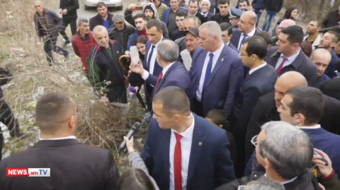 Էդ խասյաթներիդ վերջ տվեք, զիբիլի մեջ չի կարելի ապրել. Փաշինյանը բարկացավ գյումրեցիների վրա