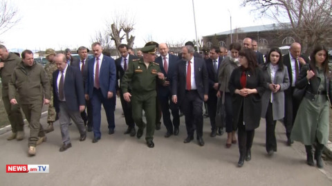 Փաշինյանն այցելել է ռուսական 102-րդ ռազմաբազա