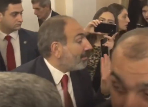 Ժողովուրդ, մի րոպե, մի բրդեք. Փաշինյանը չպատասխանեց հարցերին