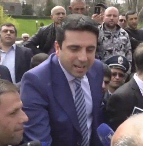 Ցուցարարները պահանջում են խնկարկել Ազգային ժողովի դահլիճը