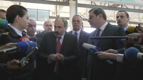 Ոնց որ քուչում լինեն, լավ ա՝ չեն պպզել. Փաշինյանը՝ մաքսակետի աշխատողների մասին