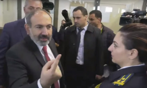 2 օր ա՝ սպասում եք, որ մի մեքենա մաքսազերծեք, ինչի՞ց եք գոհ. Փաշինյանը զարմացավ