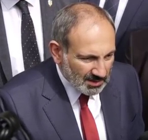 Թող չգրեր դիմում, ես ի՞նչ անեմ. Փաշինյանը՝ մաքսատան աշխատակցի մասին