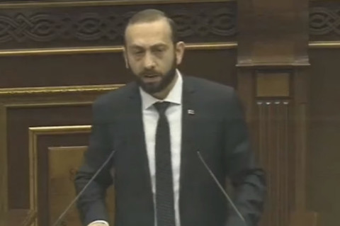Մխիթար Հայրապետյանն ա, հարցեր կա՞ն. Արարատ Միրզոյանը՝ Մարուքյանին