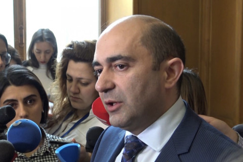 Մարուքյանի դուռը փակելուն հետեւելու փոխարեն թող աշխատեն. Էդմոն Մարուքյան