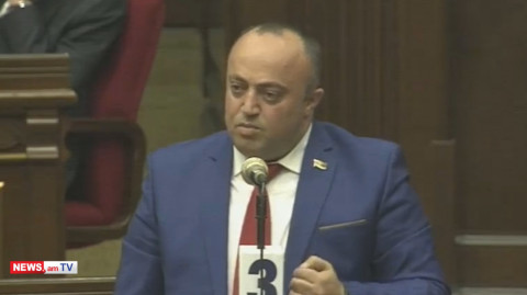 Պետական աշխատողը գործից հետո տաքսի ա քշում, մինչեւ ե՞րբ. ԲՀԿ–ականը՝ Արշակյանին