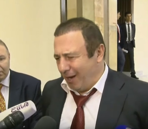 10 տարի աշխատել ա հասարակ լրագրող, 18 անգամ գործից հանել են. Գագիկ Ծառուկյանը՝ Հովակիմյանի մասին