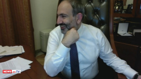 «Աննա՞, էդքան անհետաքրքի՞ր ա». Փաշինյանն ուղիղ եթերում դիմեց կնոջը