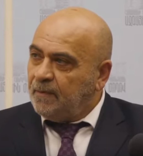 Պետք չի նեղվել. Տիգրան Հակոբյանը՝ Լիլի Մորտոյի կրծքերի վերաբերալ հաղորդման մասին
