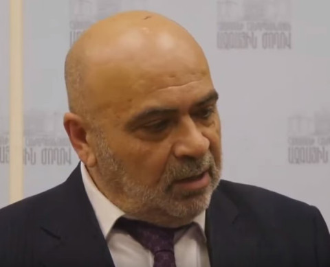 Ցածր խավին է ցույց դնում. Տիգրան Հակոբյանը՝ «Կիսաբաց լուսամուտների» մասին