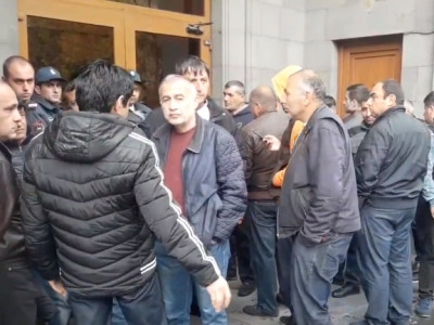 Ի՞նչ են քննարկել ավտոներկրողները ՊԵԿ նախագահի հետ