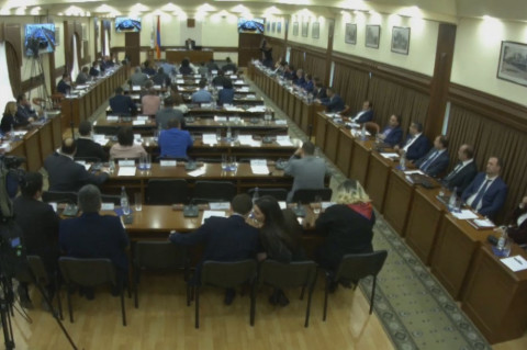 Մանրիկյանն ու Մարությանը բանավիճեցին Ավանի թաղապետի տեղակալի նշանակման շուրջ