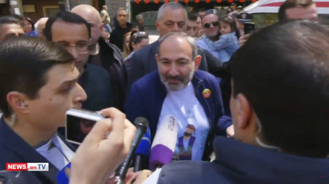 Ես քաղաքը ե՞րբ եմ տեսնում, մենակ ձեզ ու տեսախցիկները. Փաշինյանը դժգոհեց լրագրողներից
