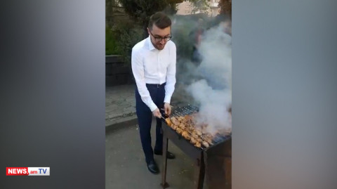 «Իմ քայլի» պատգամավորը խորոված է արել Ալավերդիի հրապարակում