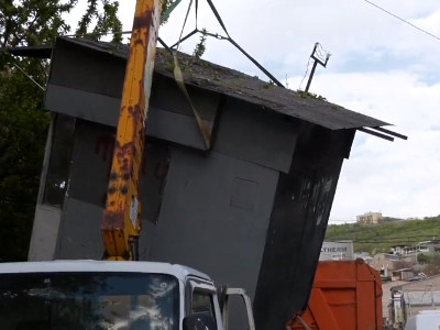 Նար-Դոս փողոցի կրպակներն ապամոնտաժում են