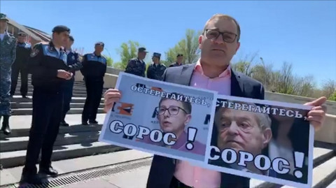 Քանի որ յուբկայով չեմ, չթողեցին. ոստիկանները Նարեկ Մալյանին թույլ չտվեցին համալիր մտնել