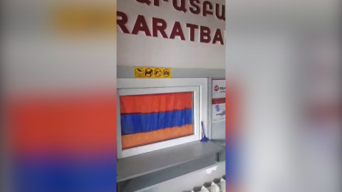 Շիրակի մաքսատանը դրոշը որպես վարագույր է ծառայում. Փաշինյանի հորդորն անտեսել են