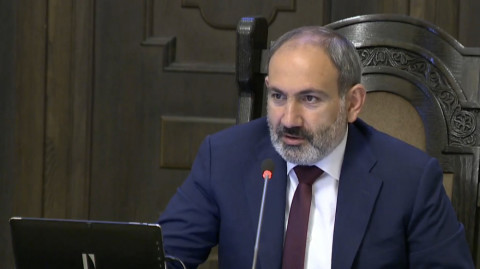 Տեսախցիկ կա՝ մարդը տակով անցնում ա, ցույց ա տալիս՝ կոշիկի ռազմերը, երեկ ինչ ա կերել. Փաշինյան