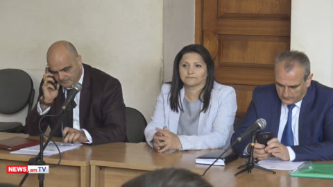 Նազիկ Ամիրյանը՝ ամբաստանյալի աթոռին. Մանվել Գրիգորյանը դատարան չի բերվել