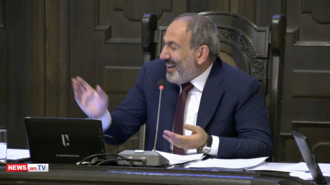 Փաշինյանի անզուսպ ծիծաղը Կառավարության նիստի ժամանակ