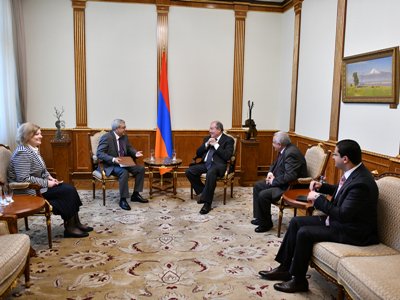 Արմեն Սարգսյանը հանդիպել է Մատենադարանի տնօրեն Վահան Տեր-Ղևոնդյանի հետ