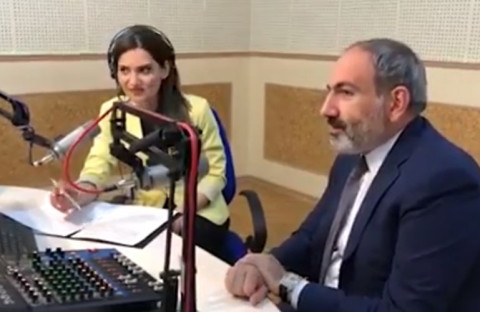 Փաշինյանը ներողություն խնդրեց մեկ տարի առաջ ռադիո ներխուժելու համար
