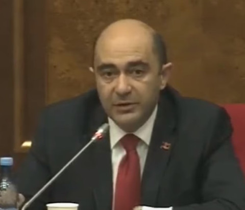 Մարուքյանն ահազանգում է, Մակունցը՝ հանգստության կոչ անում. ամռանը մեծ կրճատումներ են սպասվում