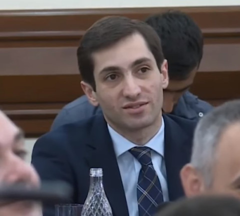 Դուք նման եք այն պարտիզանին, որն անտառում մենակ կռիվ է տալիս. Արթուր Մանուկյանը՝ Դավիթ Խաժակյանին